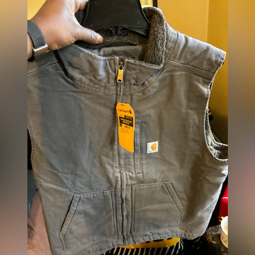 Brand new Carhartt vest never worn!!